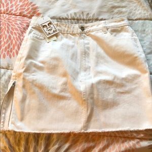 Obey white skirt with side zipper size 30